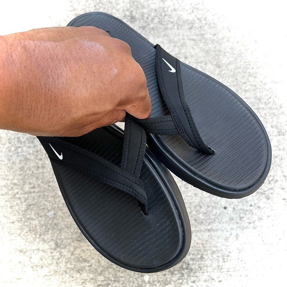 WMNS NIKE ULTRA CELSO THONG TRIPLE BLACKS FLIP FLOPS - Picture 11 of 11